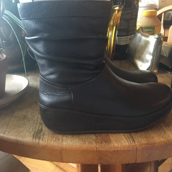 EUC FitFlop Dark Brown Leather Crush Boot Zipper Closure & Microwabbleboard Sole - Picture 4 of 12